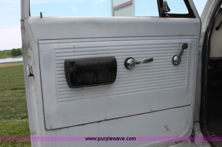 image for item D7894 1970 GMC 6500 asphalt oil distributor truck