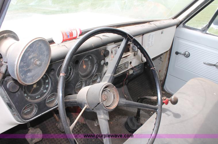 image for item D7894 1970 GMC 6500 asphalt oil distributor truck