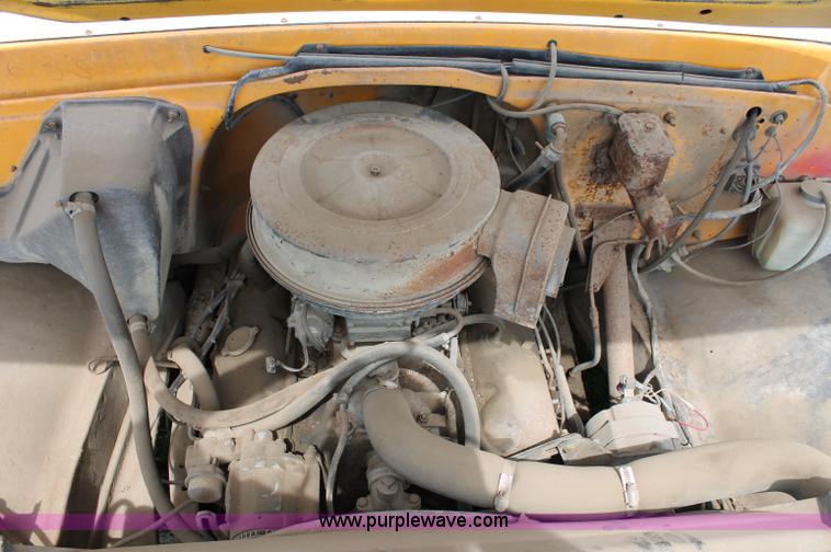 image for item D7894 1970 GMC 6500 asphalt oil distributor truck