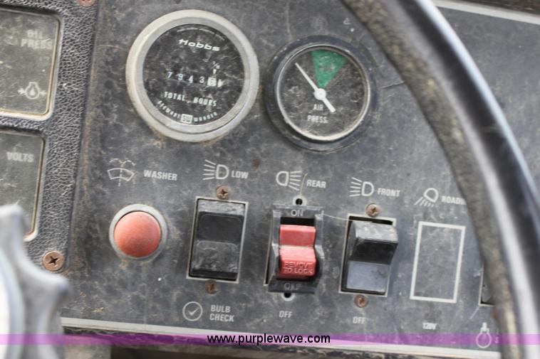 image for item D7977 1987 Dresser 550 wheel loader