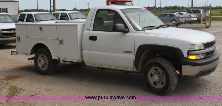 image for item D7987 2002 Chevrolet 2500 HD Silverado utility pickup truck
