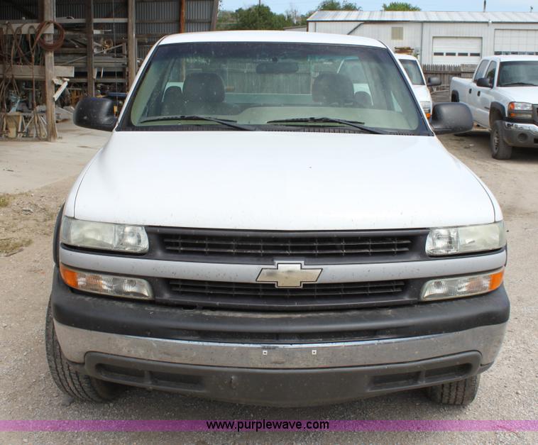 image for item D7987 2002 Chevrolet 2500 HD Silverado utility pickup truck