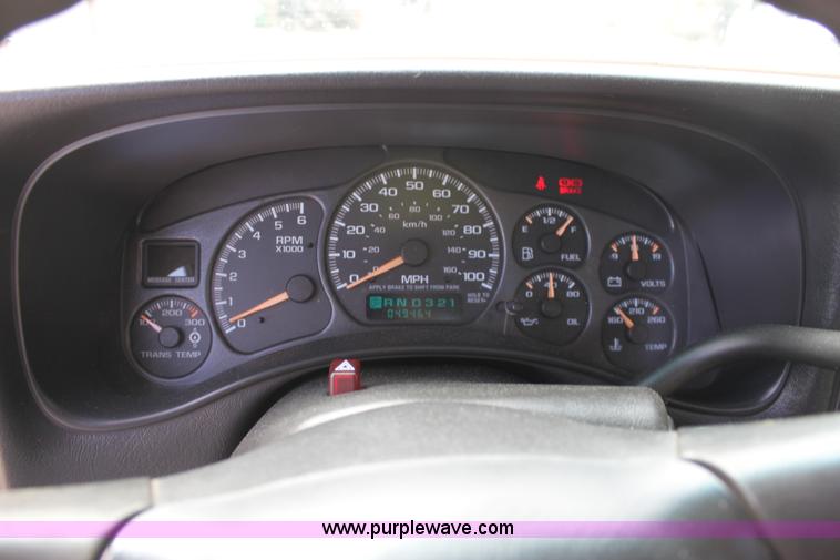 image for item D7987 2002 Chevrolet 2500 HD Silverado utility pickup truck