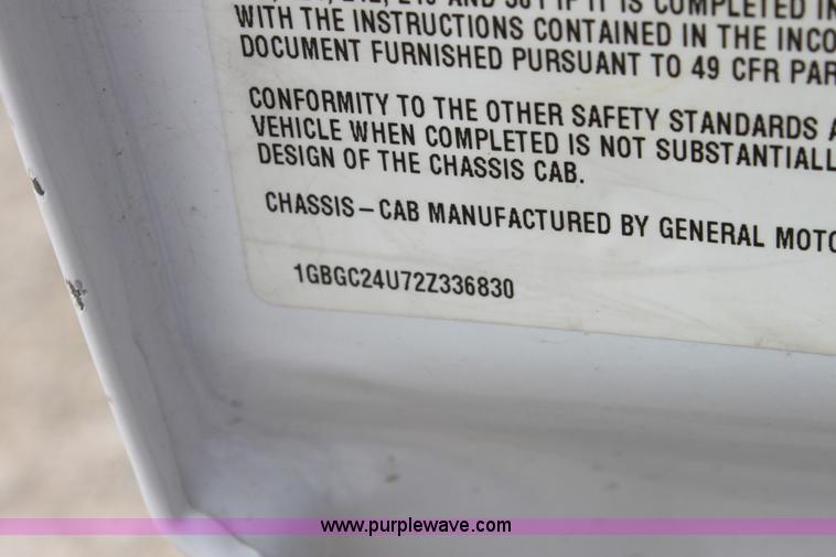 image for item D7987 2002 Chevrolet 2500 HD Silverado utility pickup truck