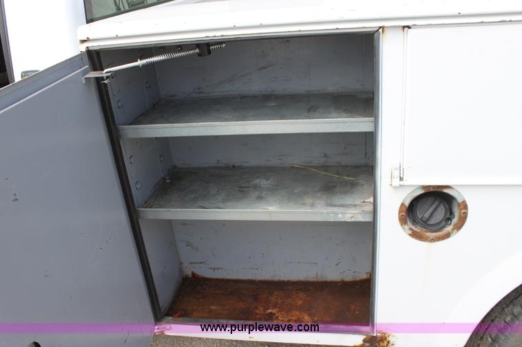 image for item D7987 2002 Chevrolet 2500 HD Silverado utility pickup truck