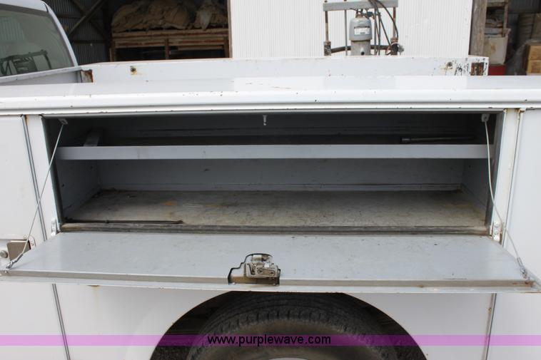 image for item D7987 2002 Chevrolet 2500 HD Silverado utility pickup truck