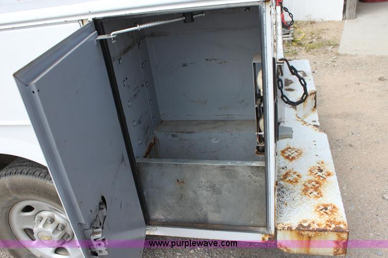 image for item D7987 2002 Chevrolet 2500 HD Silverado utility pickup truck