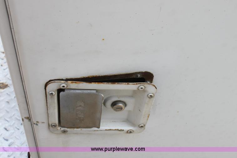 image for item D7987 2002 Chevrolet 2500 HD Silverado utility pickup truck