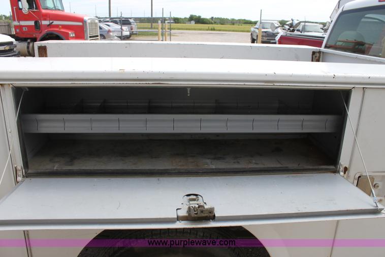 image for item D7987 2002 Chevrolet 2500 HD Silverado utility pickup truck