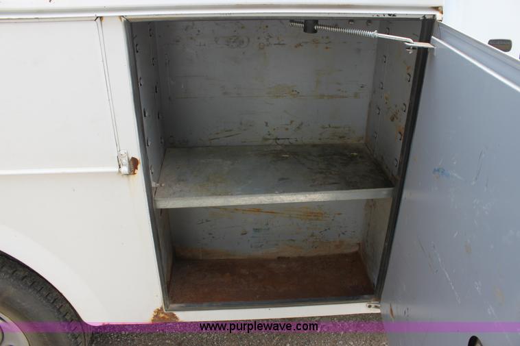 image for item D7987 2002 Chevrolet 2500 HD Silverado utility pickup truck