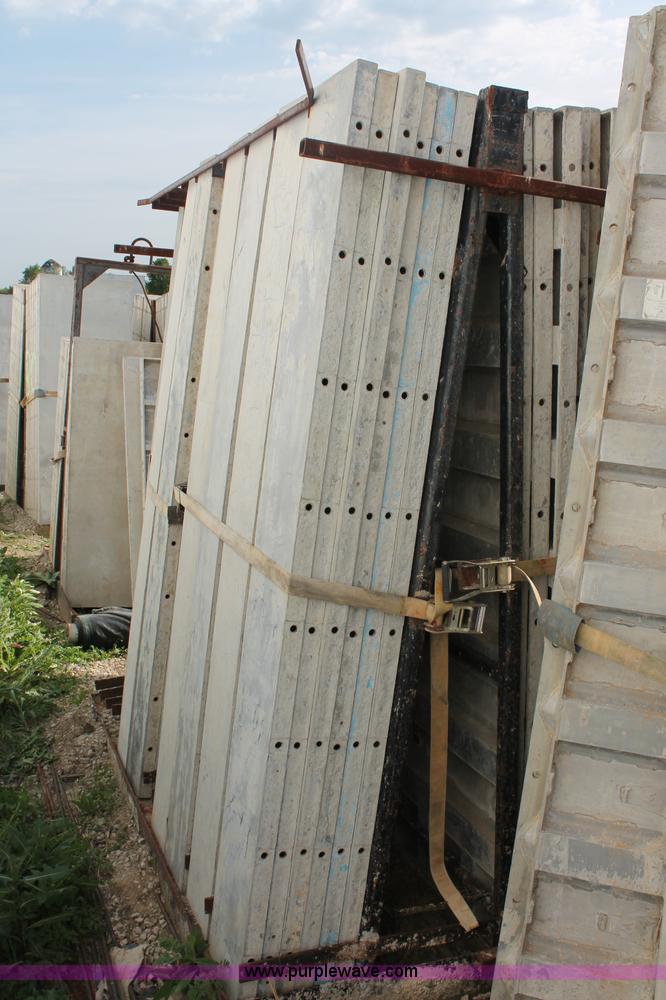 image for item O9259 Assorted 8' Western aluminum concrete forms