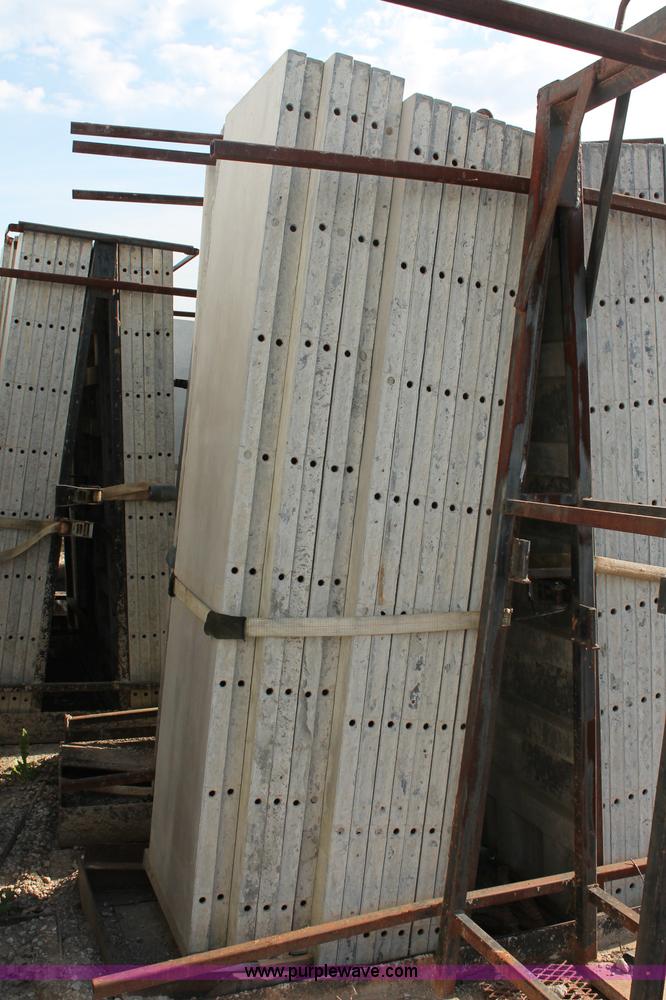 image for item O9259 Assorted 8' Western aluminum concrete forms