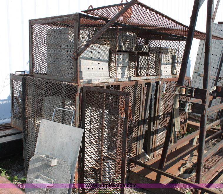 image for item O9262 Assorted 1' Western aluminum concrete forms