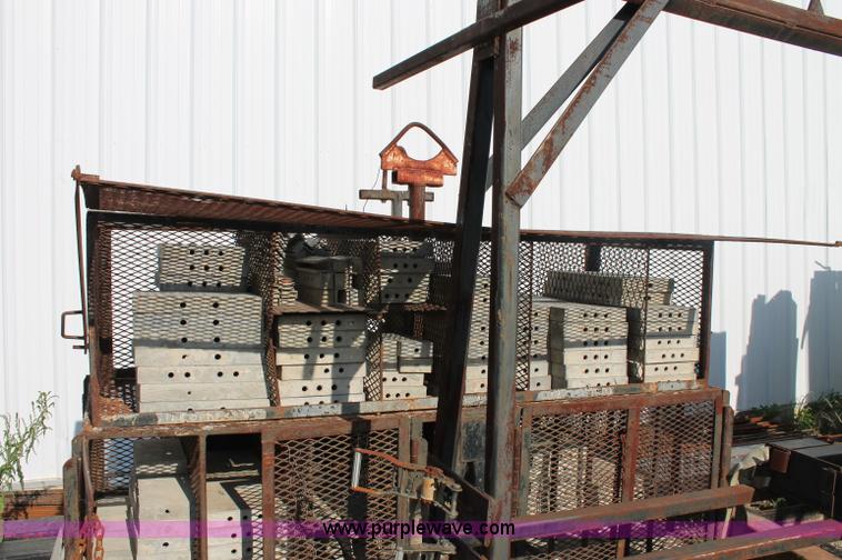 image for item O9262 Assorted 1' Western aluminum concrete forms