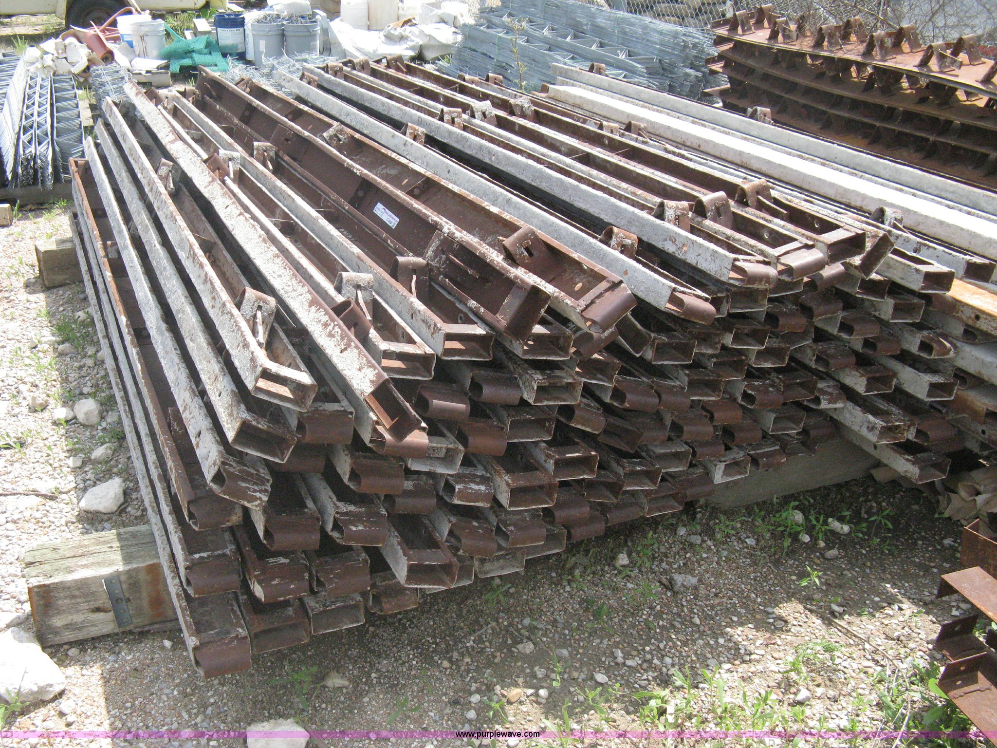 (100) threepin 4" metal concrete forms in Wichita, KS Item G9898