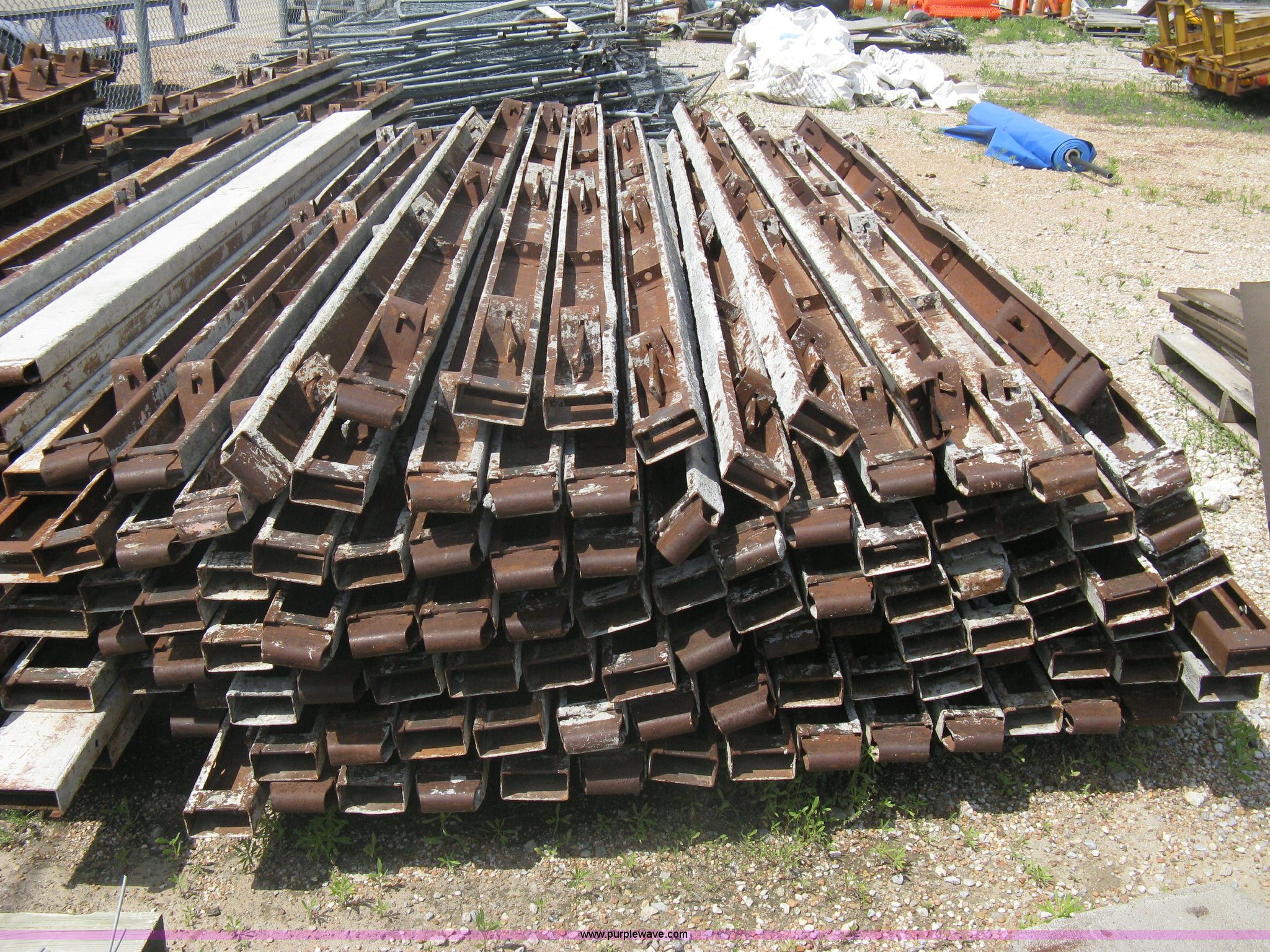 (100) threepin 4" metal concrete forms in Wichita, KS Item G9898