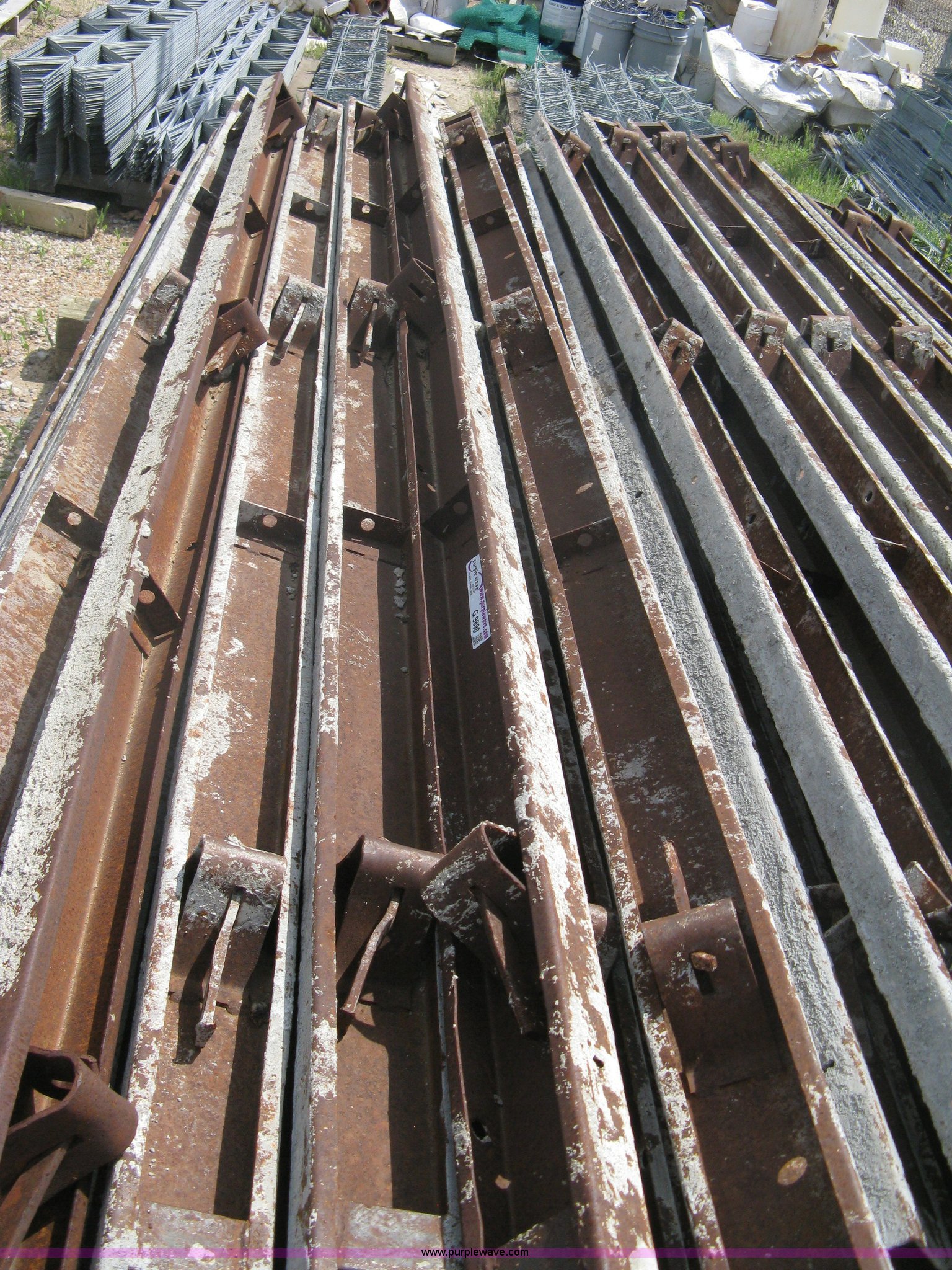 (100) threepin 4" metal concrete forms in Wichita, KS Item G9898