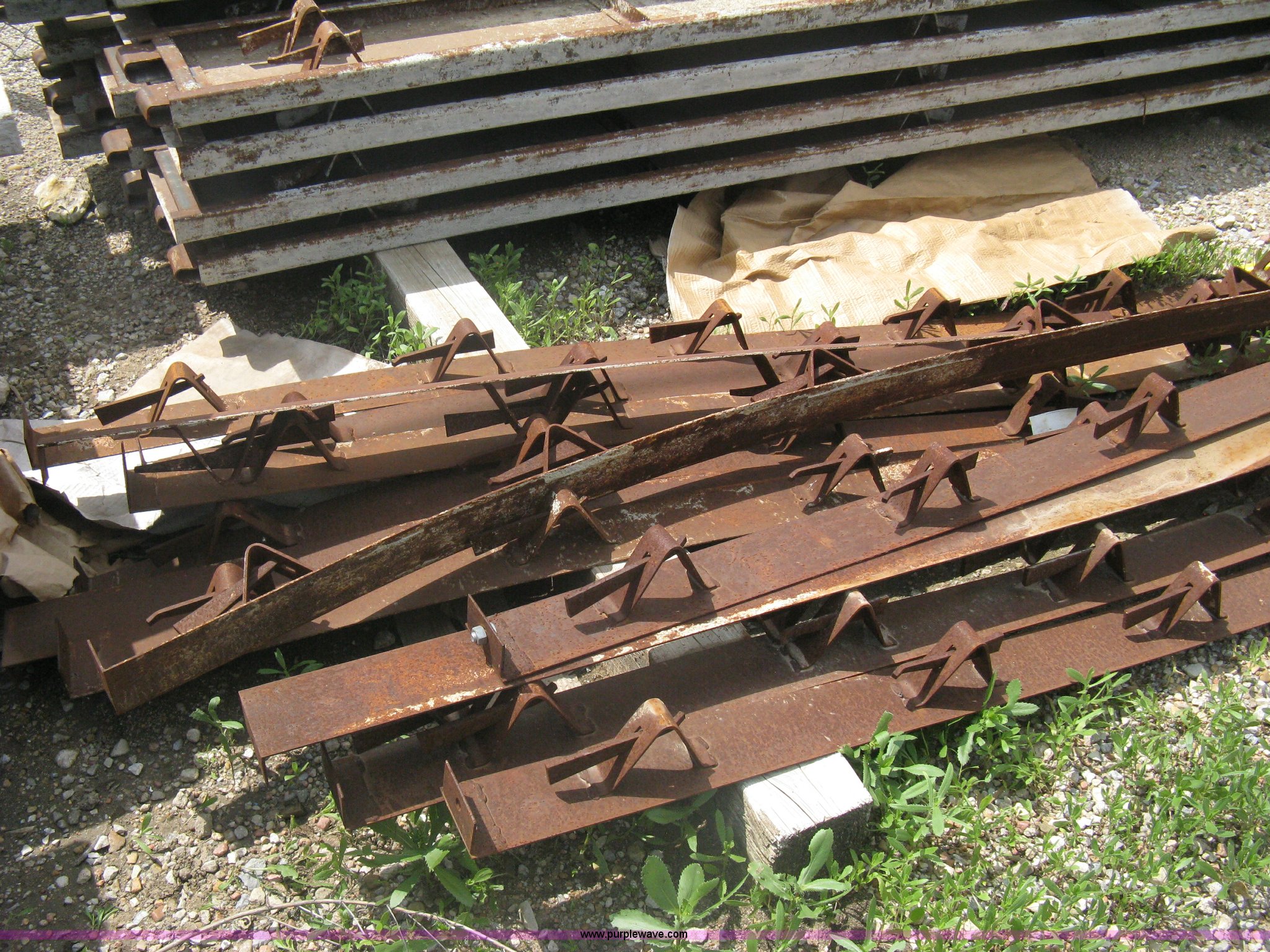 (100) threepin 4" metal concrete forms in Wichita, KS Item G9898