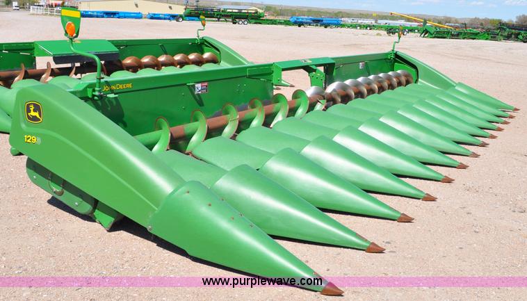 image for item A5890 2005 John Deere 1293 12 row corn head