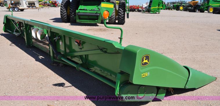 image for item A5890 2005 John Deere 1293 12 row corn head