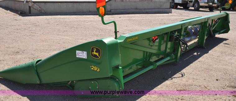 image for item A5890 2005 John Deere 1293 12 row corn head