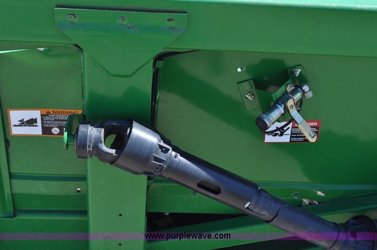 image for item A5890 2005 John Deere 1293 12 row corn head