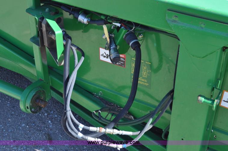 image for item A5890 2005 John Deere 1293 12 row corn head