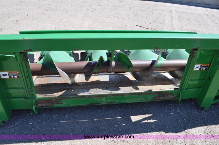 image for item A5890 2005 John Deere 1293 12 row corn head