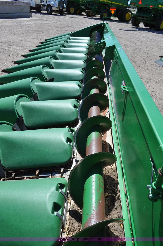 image for item A5890 2005 John Deere 1293 12 row corn head