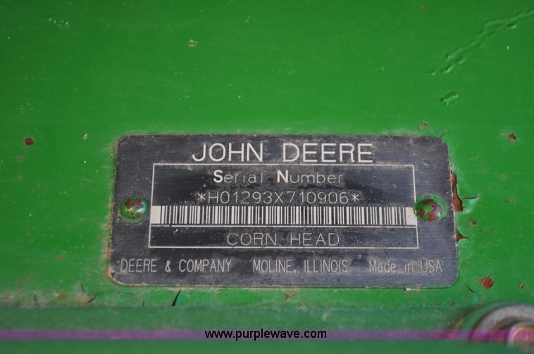 image for item A5890 2005 John Deere 1293 12 row corn head