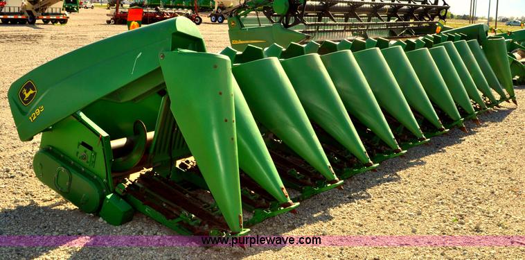 image for item A5891 2004 John Deere 1293 12 row corn head