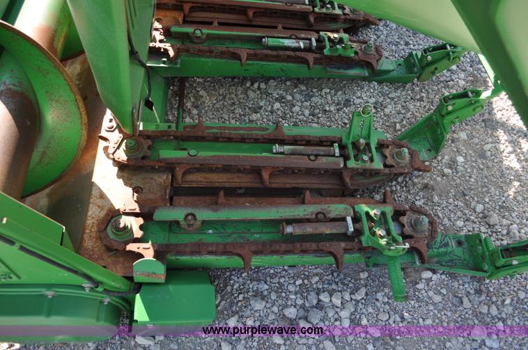 image for item A5891 2004 John Deere 1293 12 row corn head