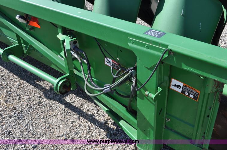 image for item A5891 2004 John Deere 1293 12 row corn head