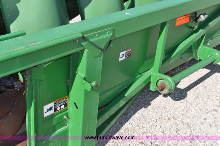 image for item A5891 2004 John Deere 1293 12 row corn head