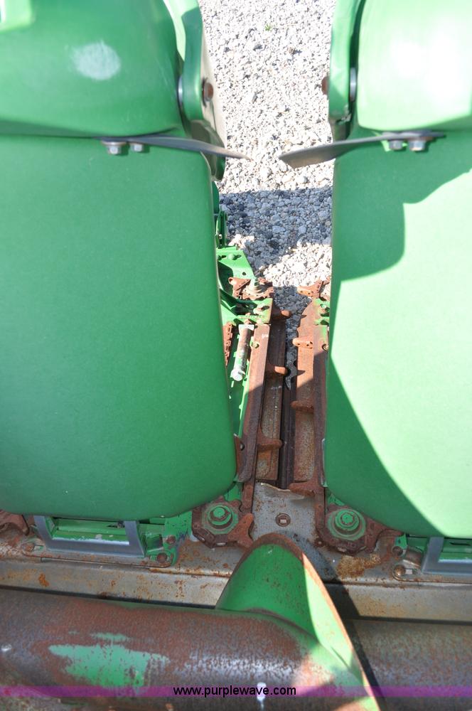 image for item A5891 2004 John Deere 1293 12 row corn head