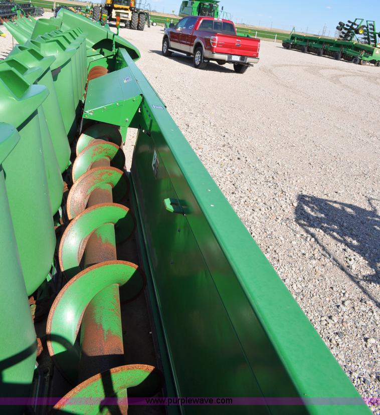 image for item A5891 2004 John Deere 1293 12 row corn head