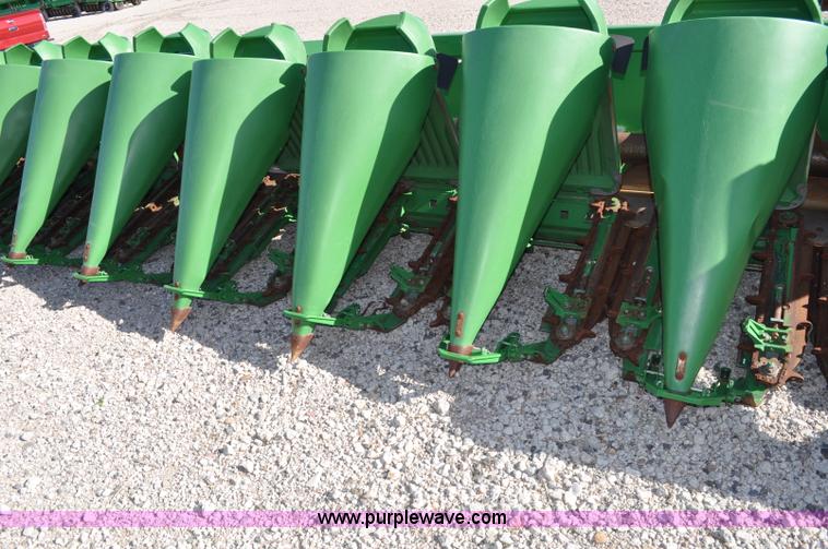image for item A5891 2004 John Deere 1293 12 row corn head