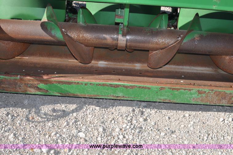 image for item A5891 2004 John Deere 1293 12 row corn head