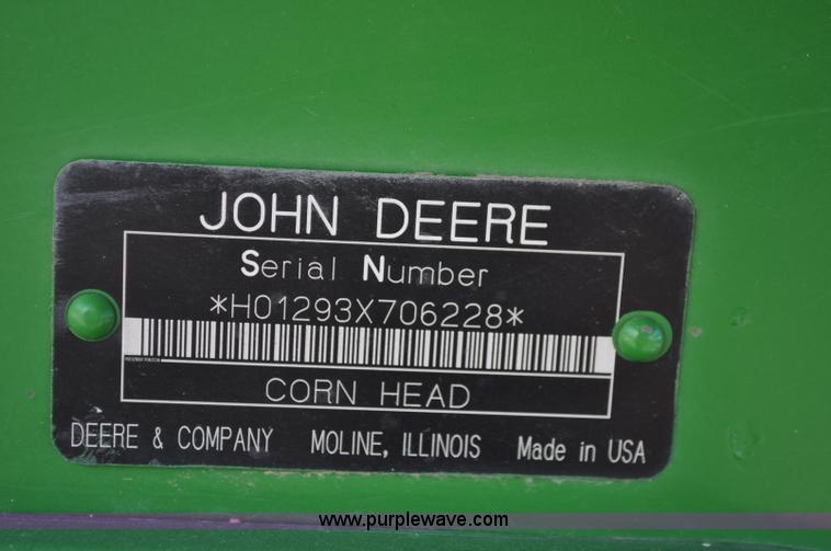 image for item A5891 2004 John Deere 1293 12 row corn head