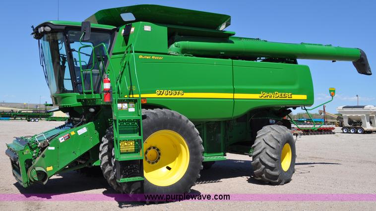 image for item A5892 2007 John Deere 9760 STS combine