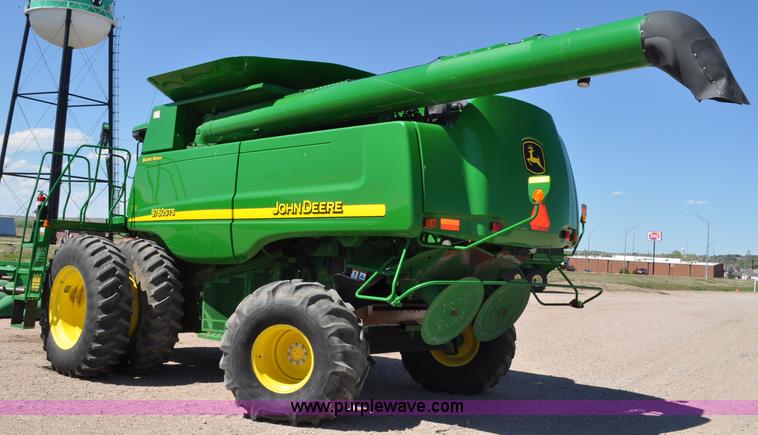 image for item A5892 2007 John Deere 9760 STS combine