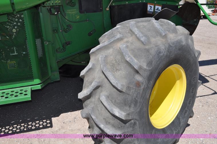 image for item A5892 2007 John Deere 9760 STS combine