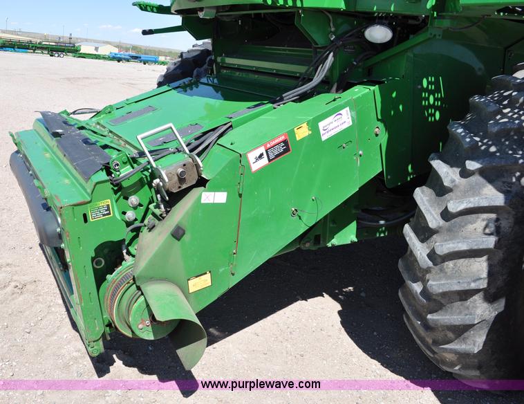 image for item A5892 2007 John Deere 9760 STS combine
