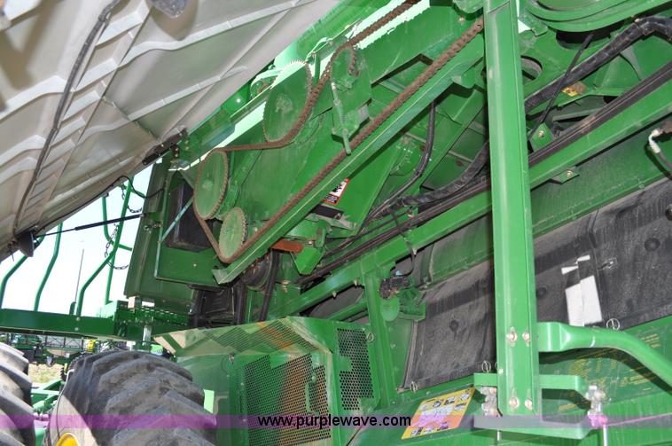 image for item A5892 2007 John Deere 9760 STS combine