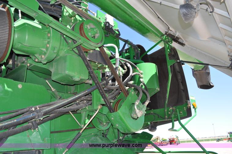 image for item A5892 2007 John Deere 9760 STS combine