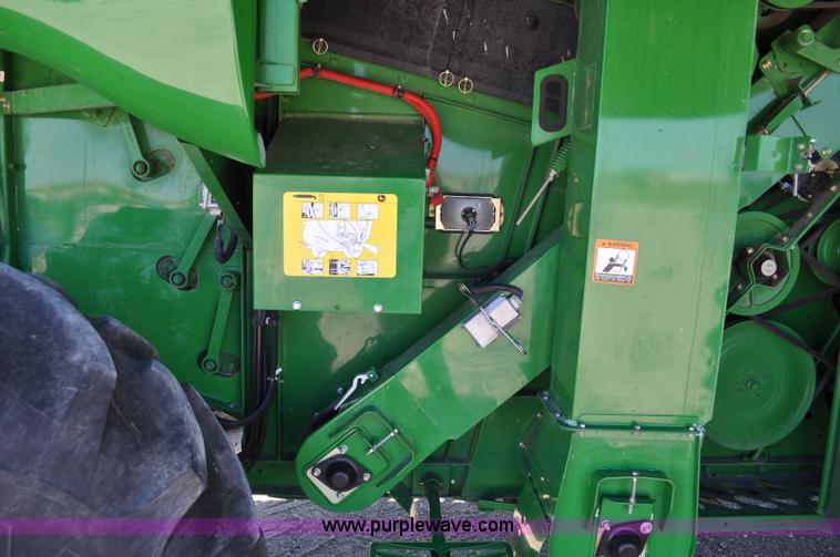 image for item A5892 2007 John Deere 9760 STS combine