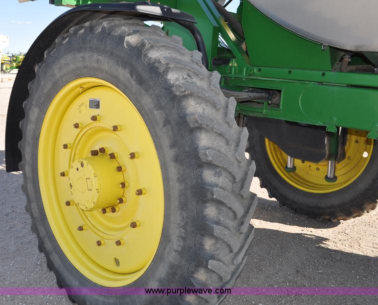 image for item A5895 2006 John Deere 4920 sprayer