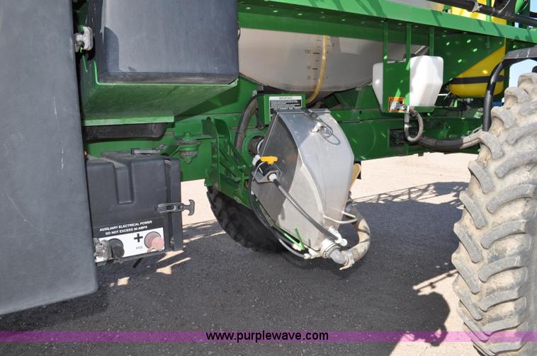 image for item A5895 2006 John Deere 4920 sprayer