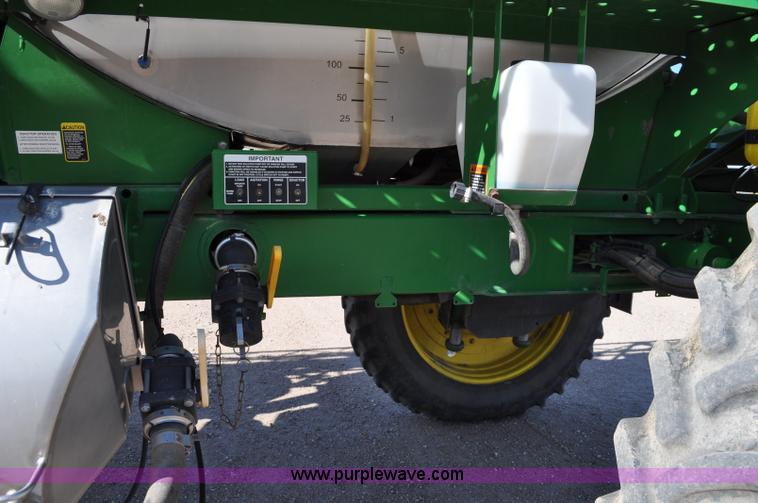 image for item A5895 2006 John Deere 4920 sprayer
