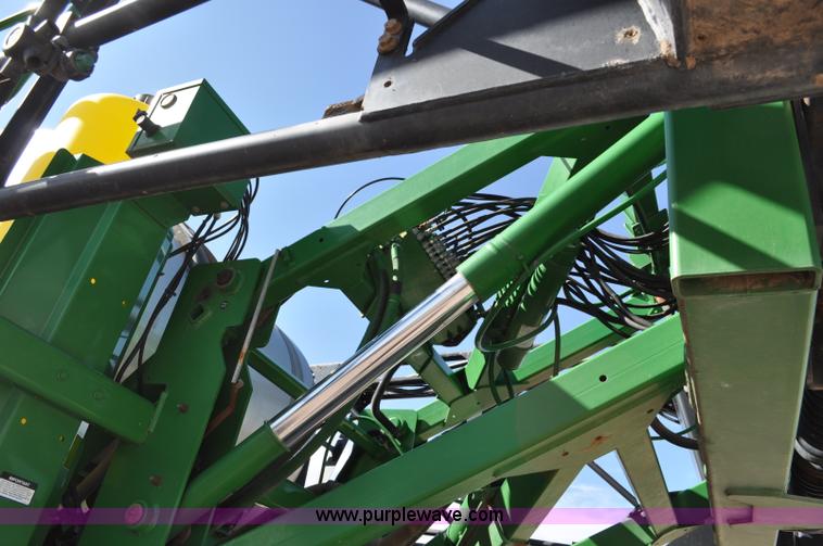 image for item A5895 2006 John Deere 4920 sprayer